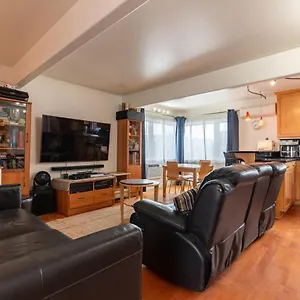 Newport House 1 Block From The Free Pickleball Courts And 5 Cruisers Holiday home Newport Beach
